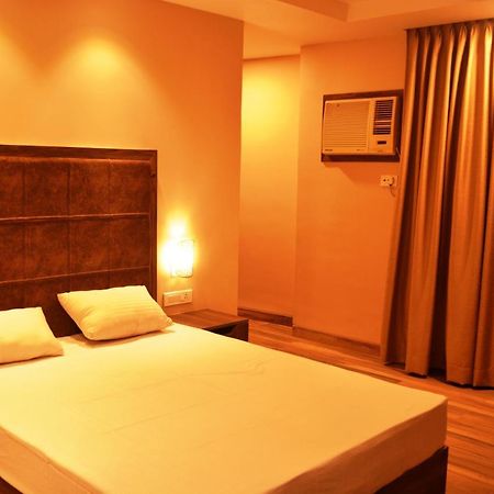 I-Towne' - A Unit Of Hotel Shivam International 德奥加尔 外观 照片