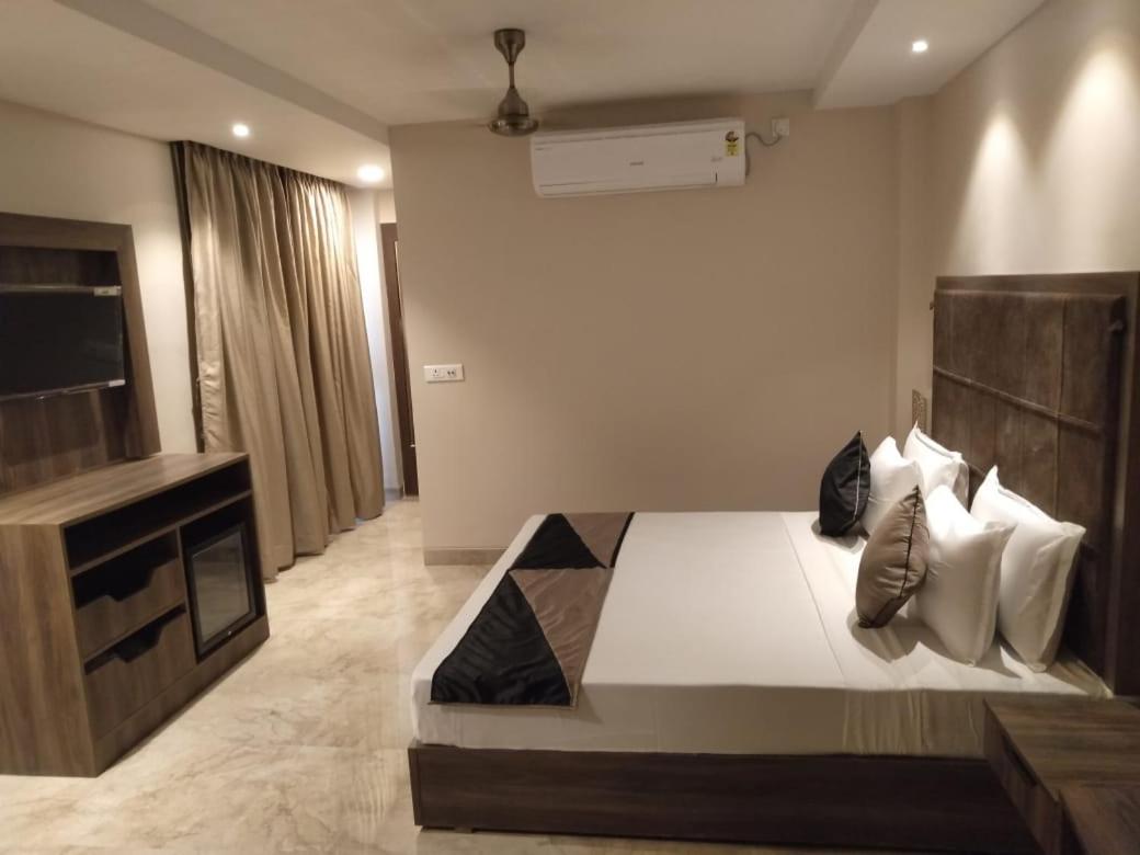I-Towne' - A Unit Of Hotel Shivam International 德奥加尔 外观 照片