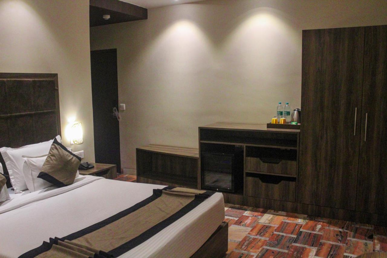 I-Towne' - A Unit Of Hotel Shivam International 德奥加尔 外观 照片