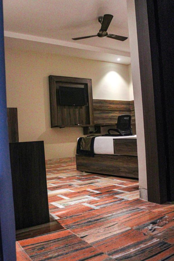 I-Towne' - A Unit Of Hotel Shivam International 德奥加尔 外观 照片
