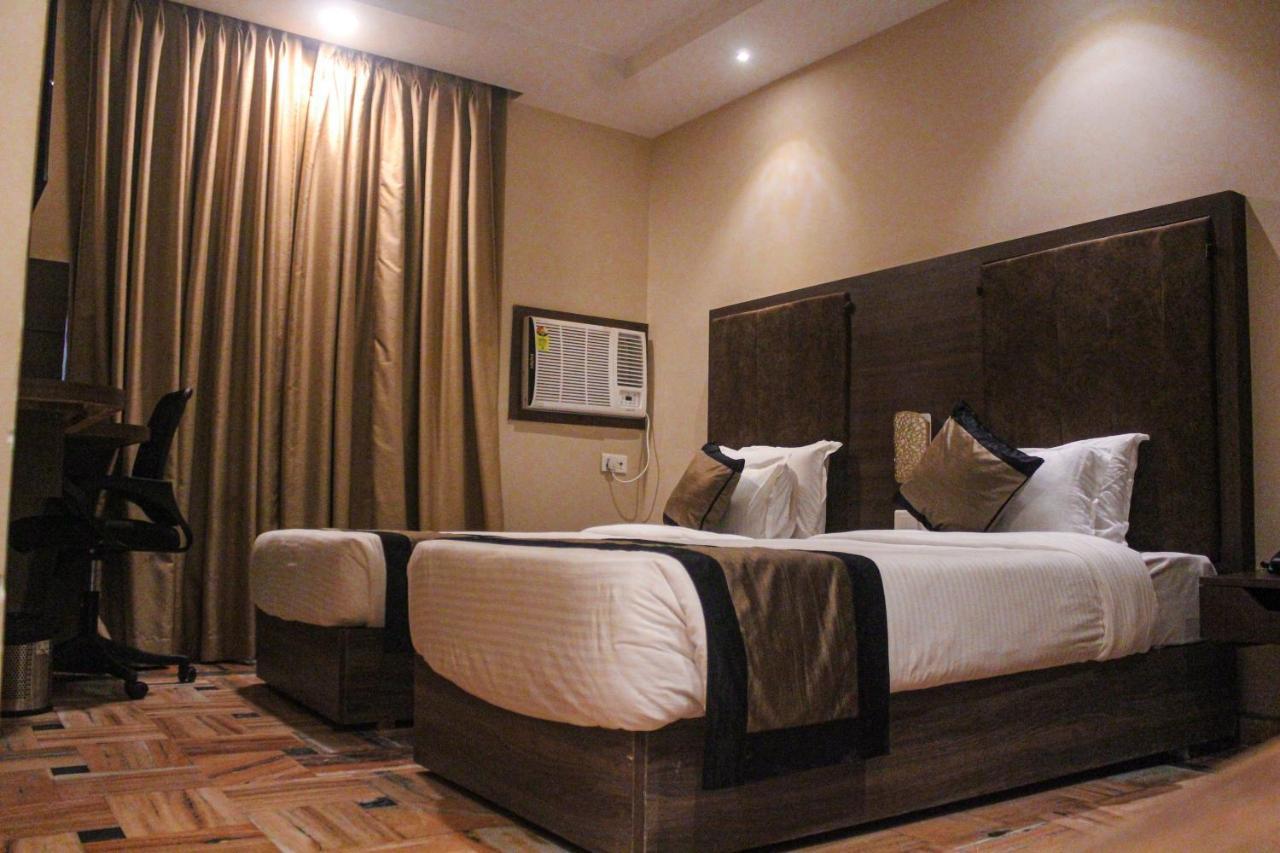 I-Towne' - A Unit Of Hotel Shivam International 德奥加尔 外观 照片
