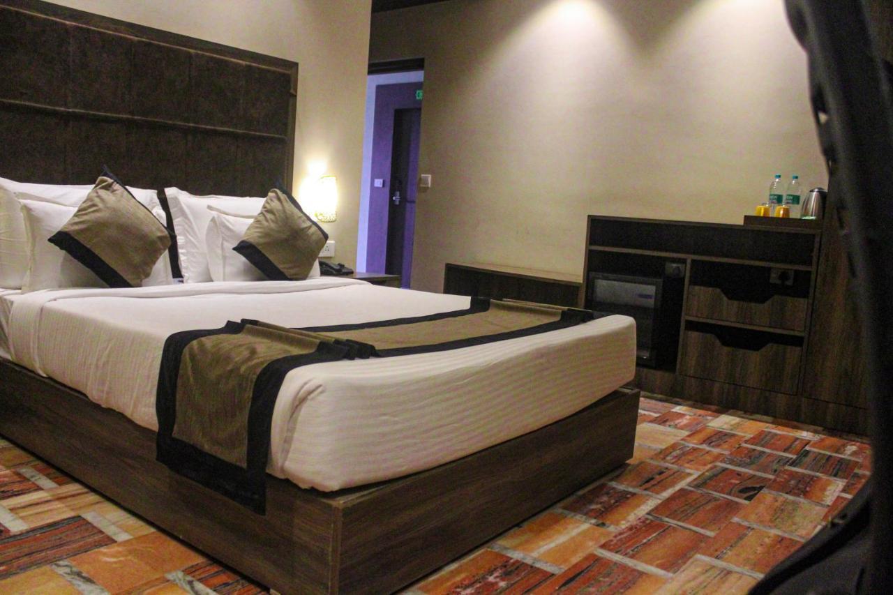 I-Towne' - A Unit Of Hotel Shivam International 德奥加尔 外观 照片
