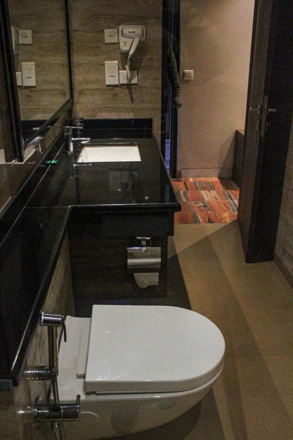 I-Towne' - A Unit Of Hotel Shivam International 德奥加尔 外观 照片